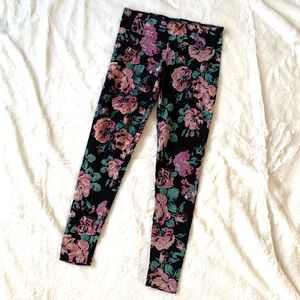Aritzia Talula Flower 🌺 Print Leggings S